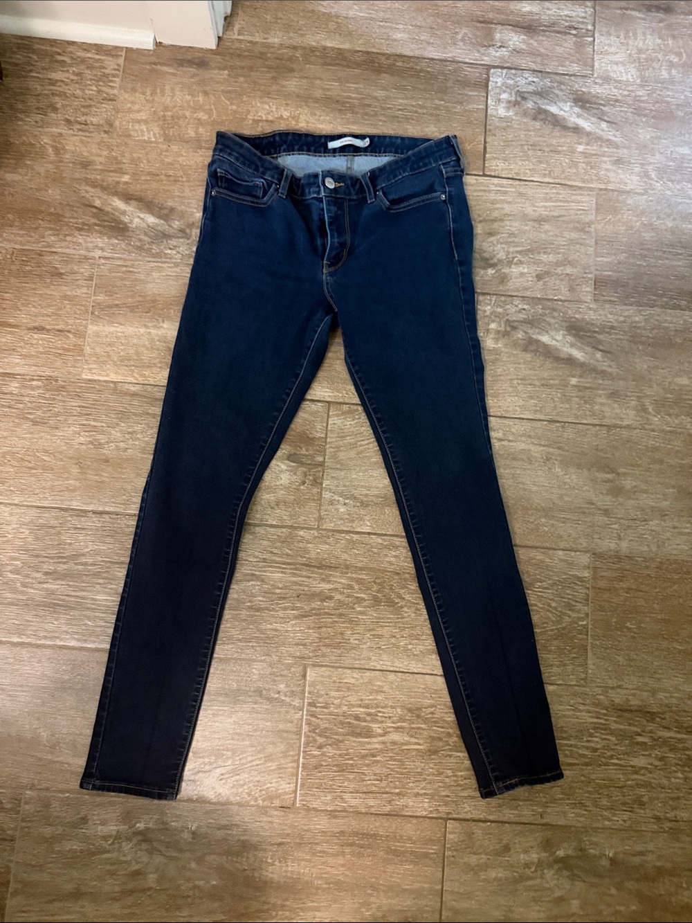 Levi’s blue denim skinny jeans